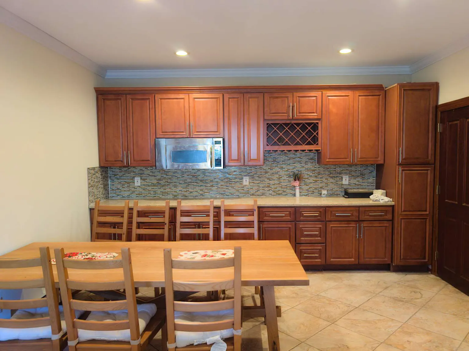 4 bed, 2200 sqft, $3,500 — Photo 2