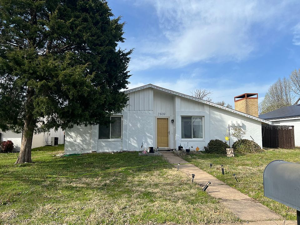 1st image of 2809 Royalty Dr