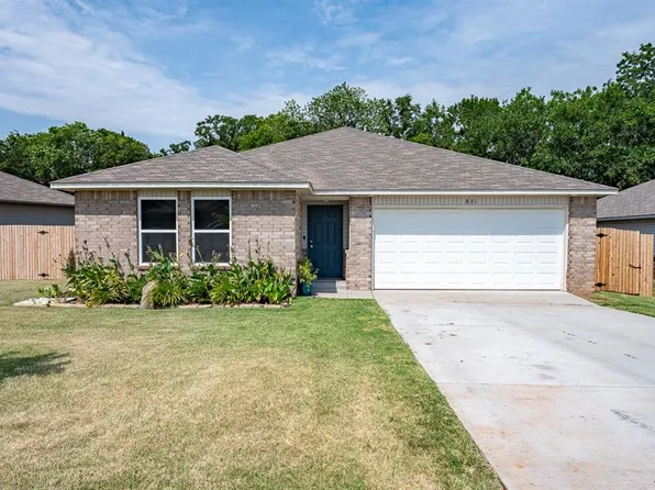 831 Twin Lakes Dr, Noble, OK 73068