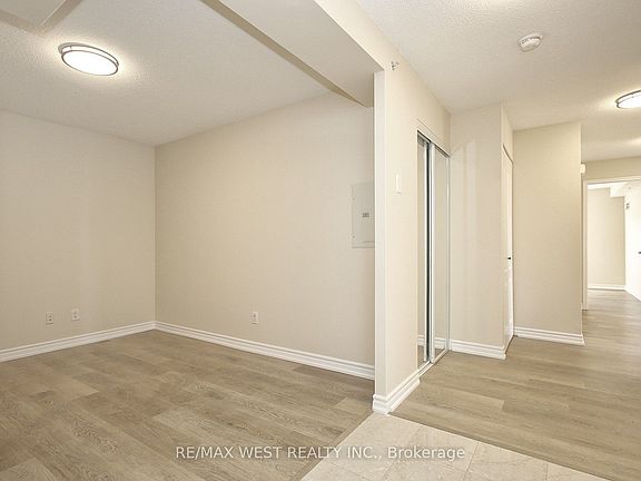 5th image of 350 Princess Royal Dr #1101