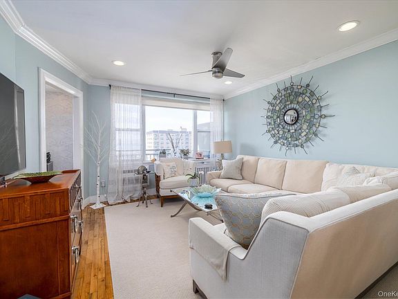 4th image of 333 E Broadway #4H