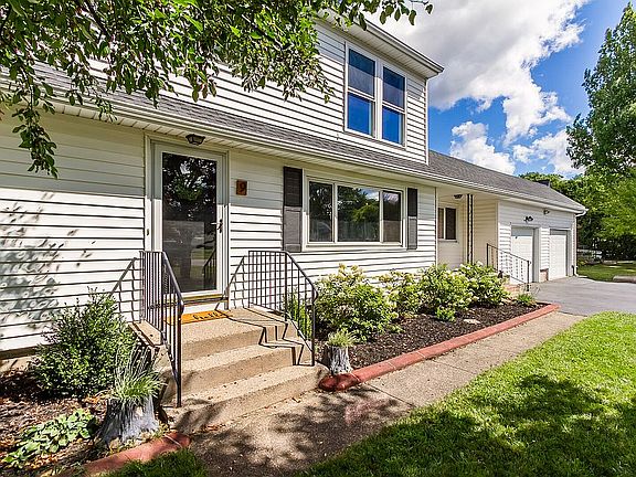 4th image of 9 Irvington Dr