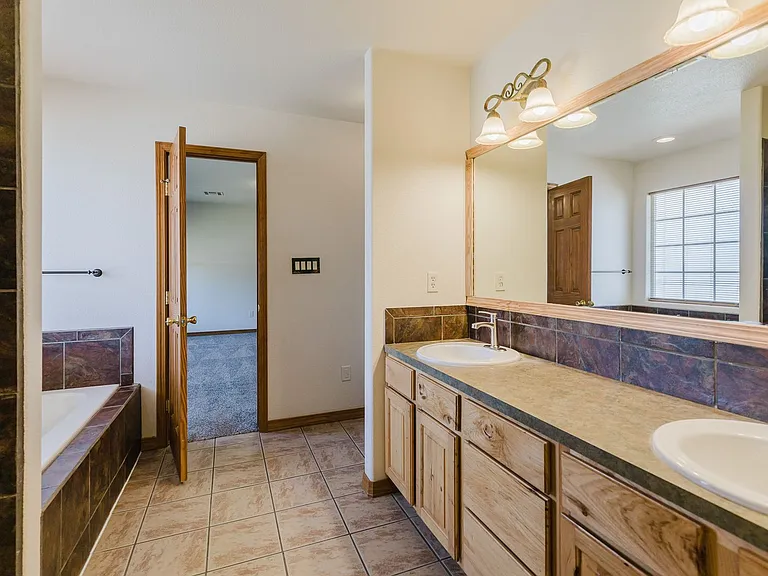413 Chaco Dr — Photo 15