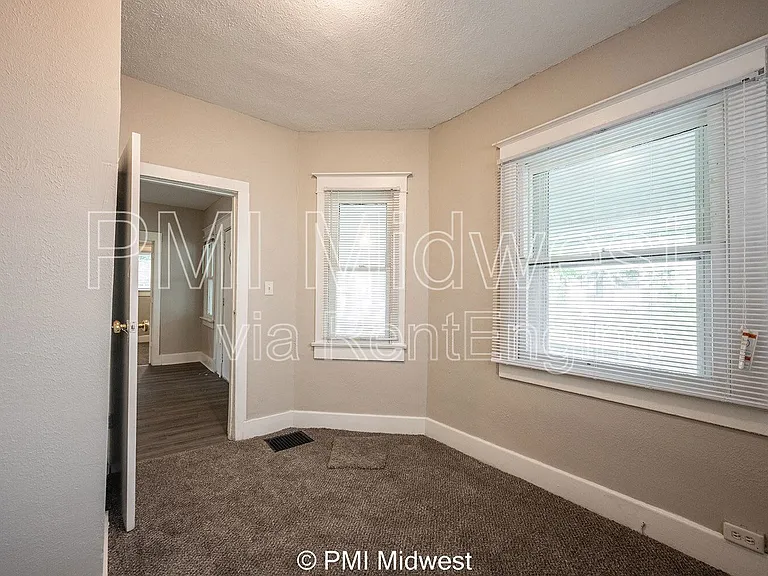 130 N Gladstone Ave — Photo 16