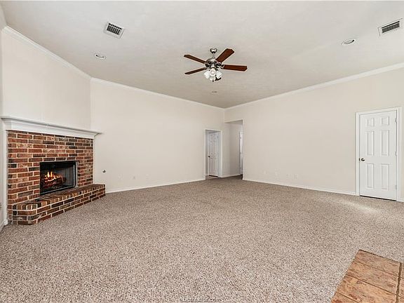 4th image of 4009 Reatta Ln