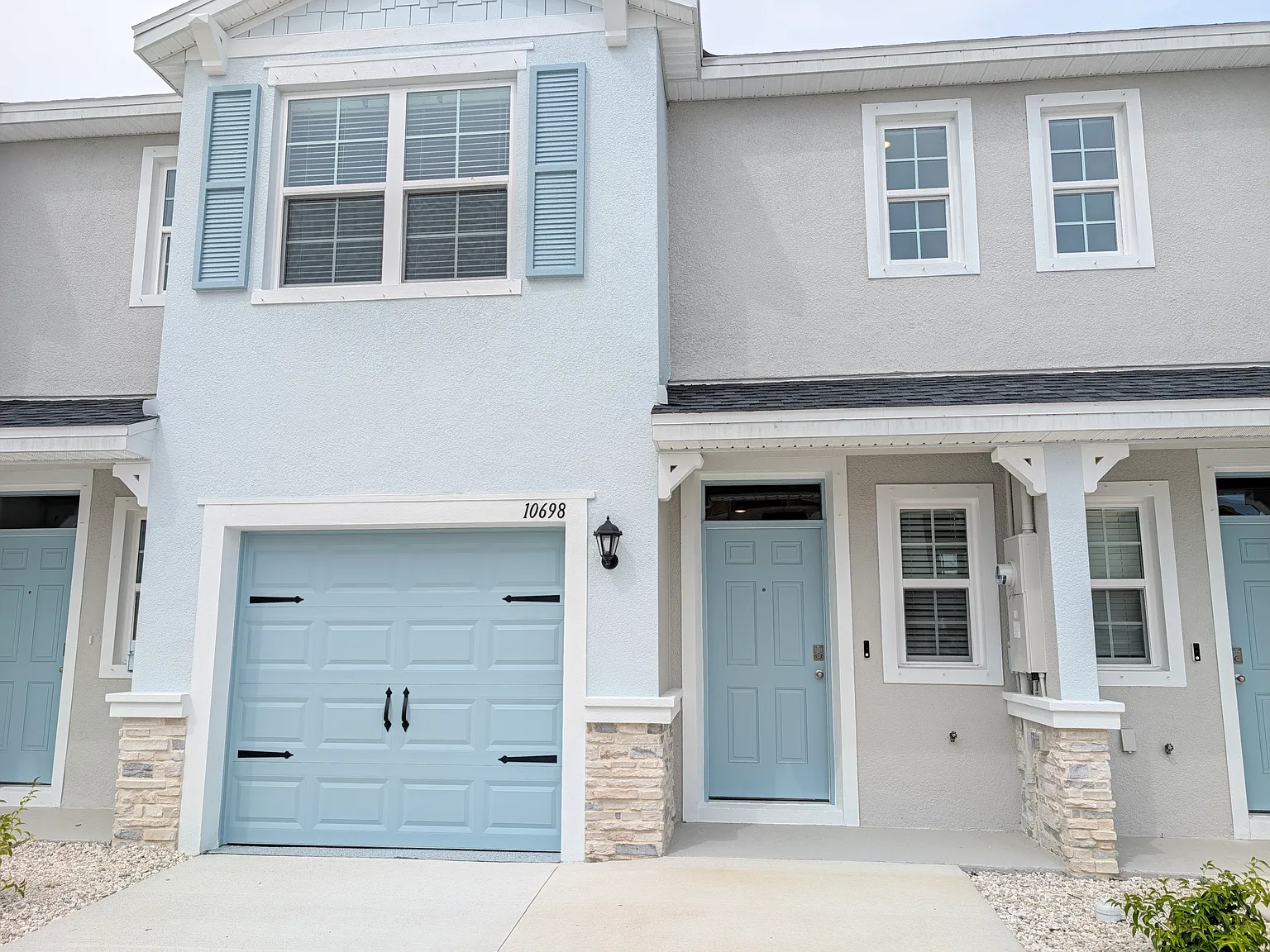 3 bed, 2.5 bath, 1464 sqft, $2,200 — Photo 1