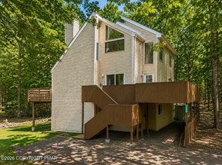 1328 Kensington Dr, East Stroudsburg, PA 18301