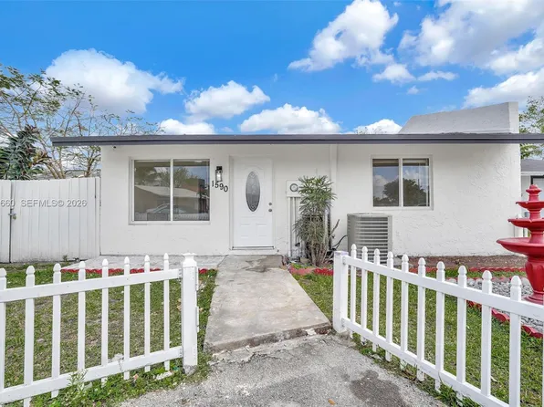 1590 Kia Dr, Homestead, FL 33033