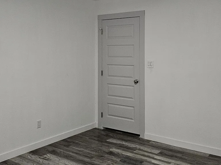 Principal Bedroom-Main entrance door