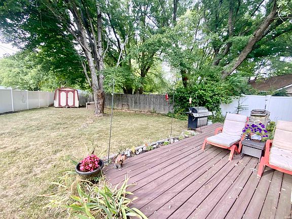 4th image of 320 W Hickory Dr