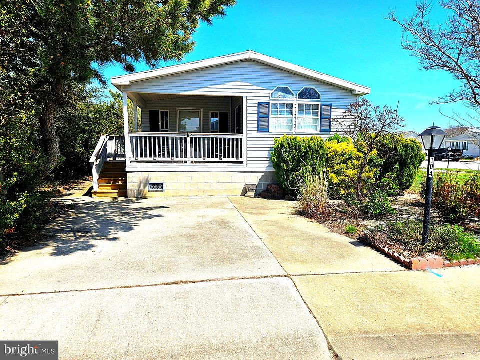 1st image of 104 Assateague Ct