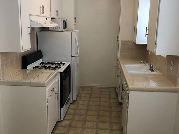 4th image of 1672 Federal Ave APT 4