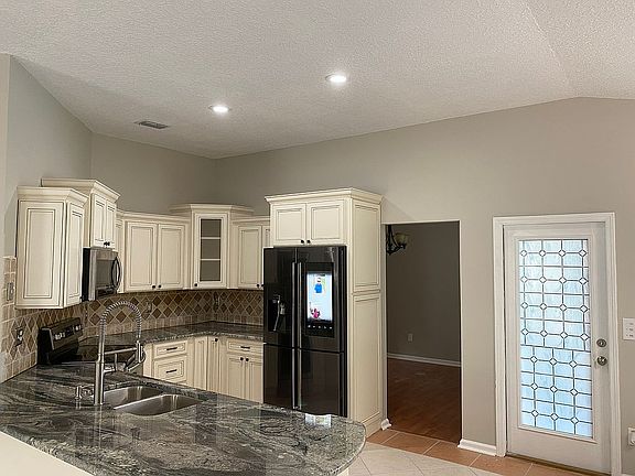 5th image of 3270 Chimney Dr