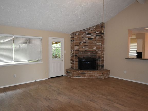 3rd image of 16303 Thistleglen Dr