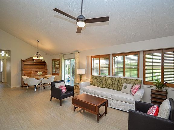4th image of 22631 Braken Manor Ln