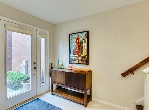4th image of 2046 W Willow St APT C
