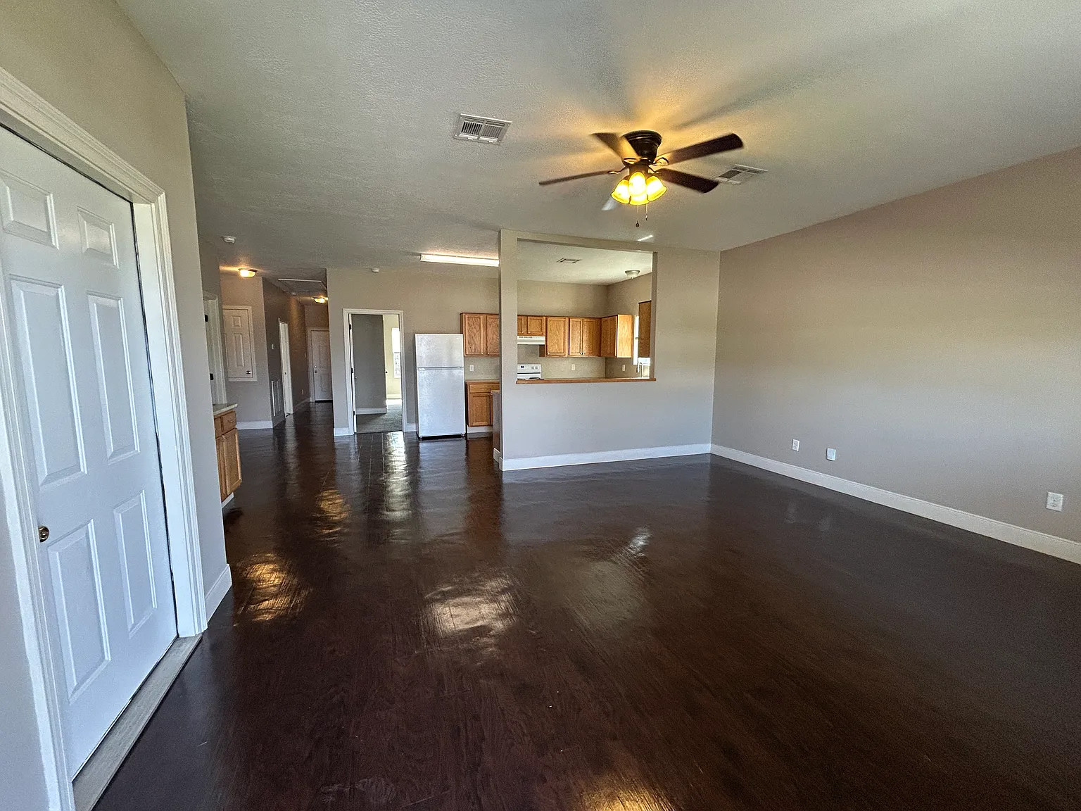 3 bed, 1800 sqft, $1,600 — Photo 3