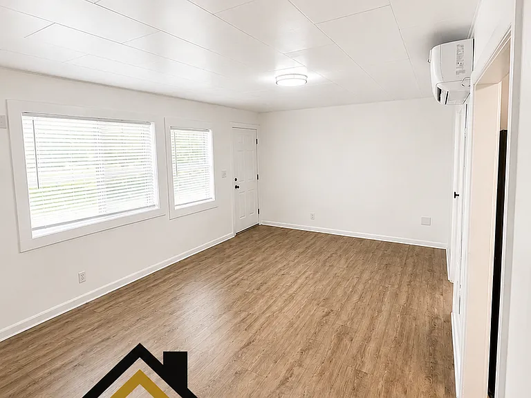 955 W Hermiston Ave — Photo 3