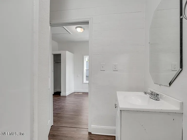 2410 McQuade St — Photo 13
