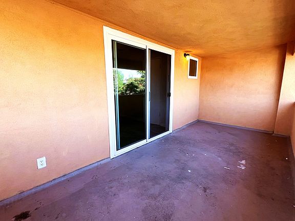 2nd image of 915 S Mesa St #4