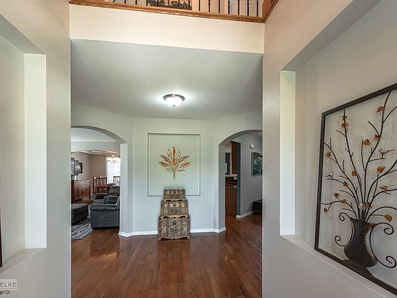 3rd image of 321 Winthrop Dr