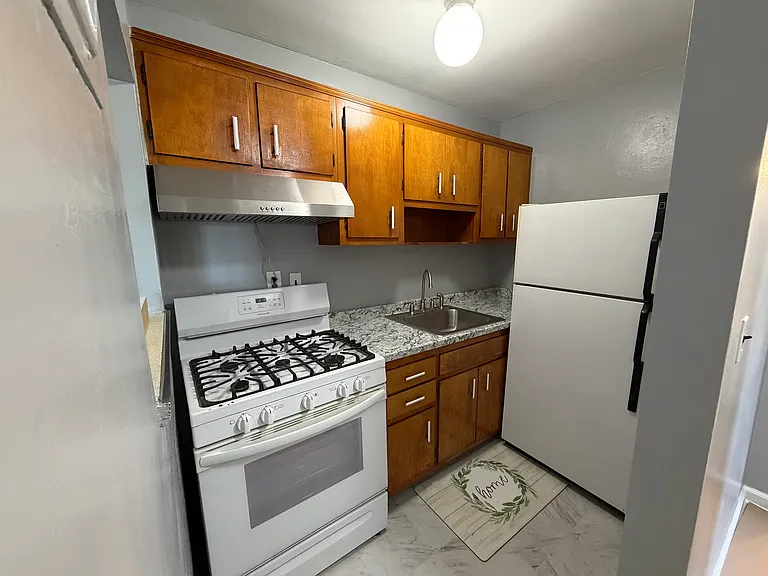 51 W Essex St #B — Photo 6
