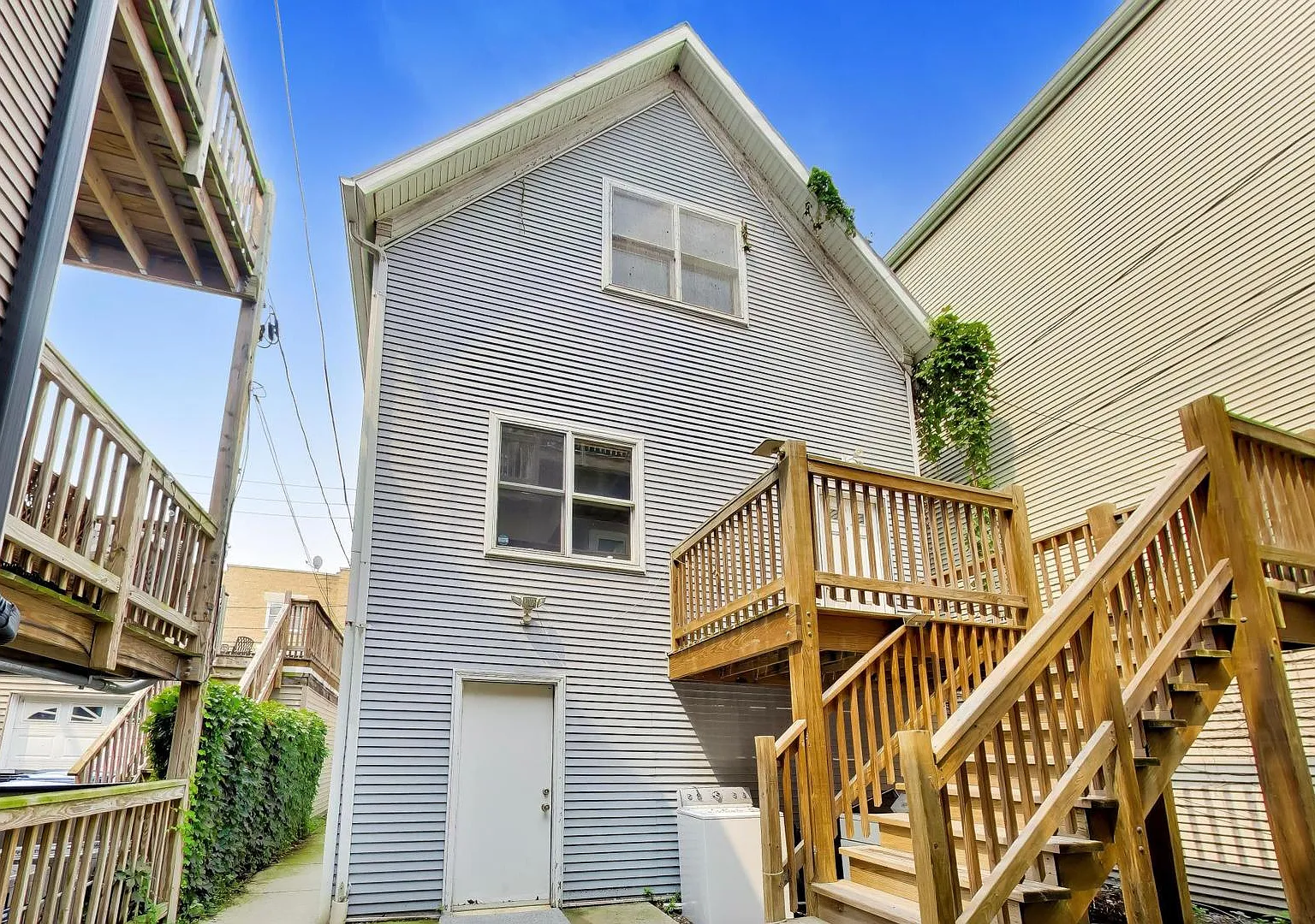 2 bed, 2027 sqft, $4,800 — Photo 1