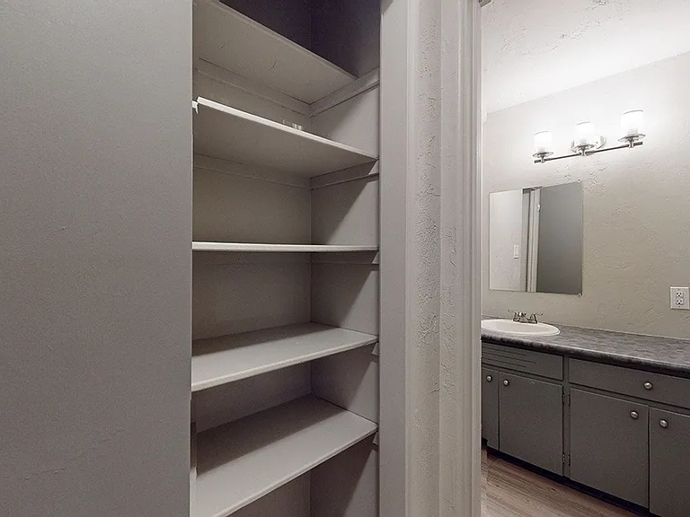Prince Charles Apartments — Photo 14