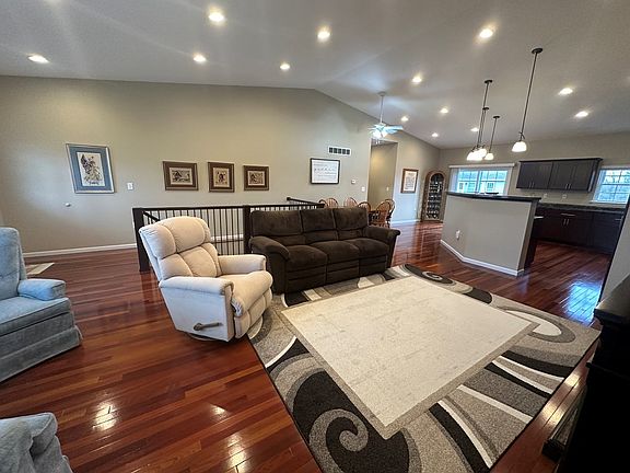 3rd image of 2706 Weatherbrooke Dr