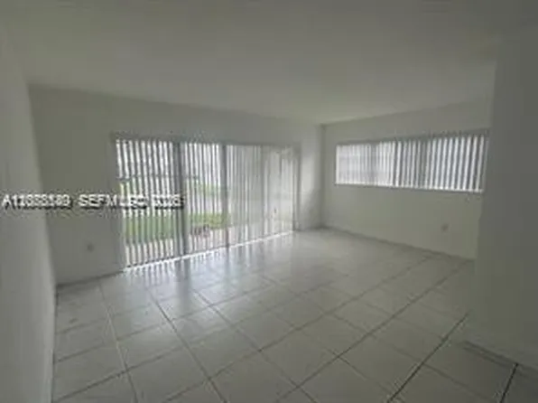 7370 SW 82nd St APT E120, Miami, FL 33143