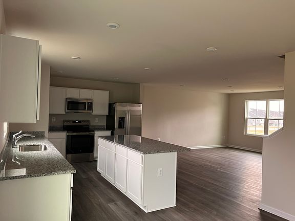 4th image of 801 Otero Ln
