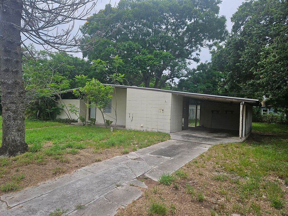 2nd image of 174 SE Celestia Court