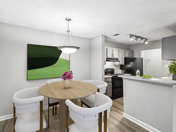 3rd image of 820 Hampton Rd #2607