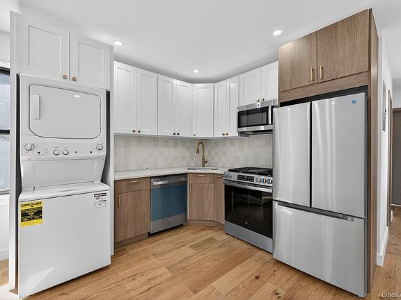 3rd image of 52 28th Avenue