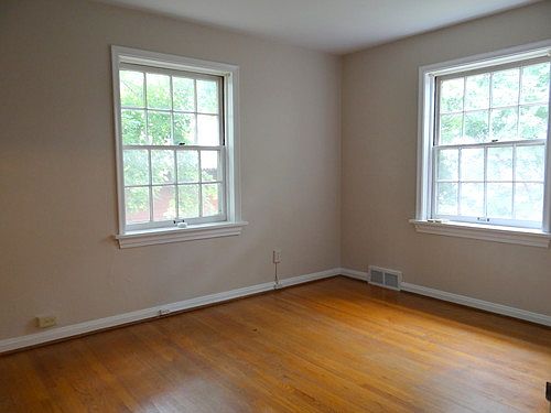 4th image of 1010 Sanford Ave