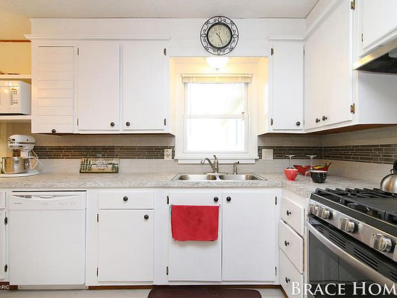 3rd image of 21757 Oak Dr