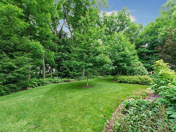 3rd image of 122 Cassidy Ct