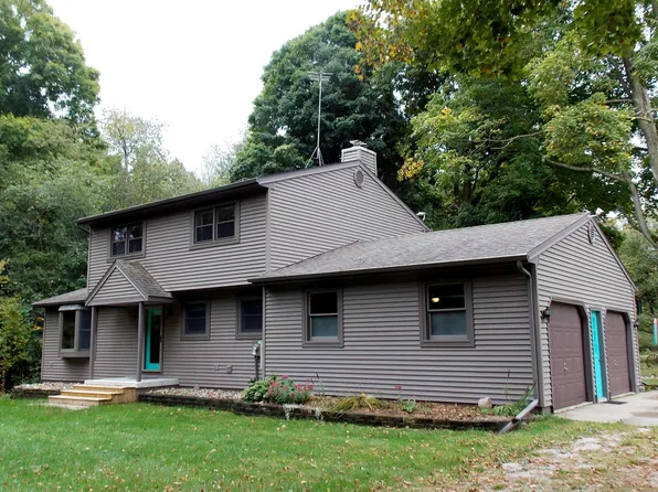 14085 W Howe Rd, Eagle, MI 48822