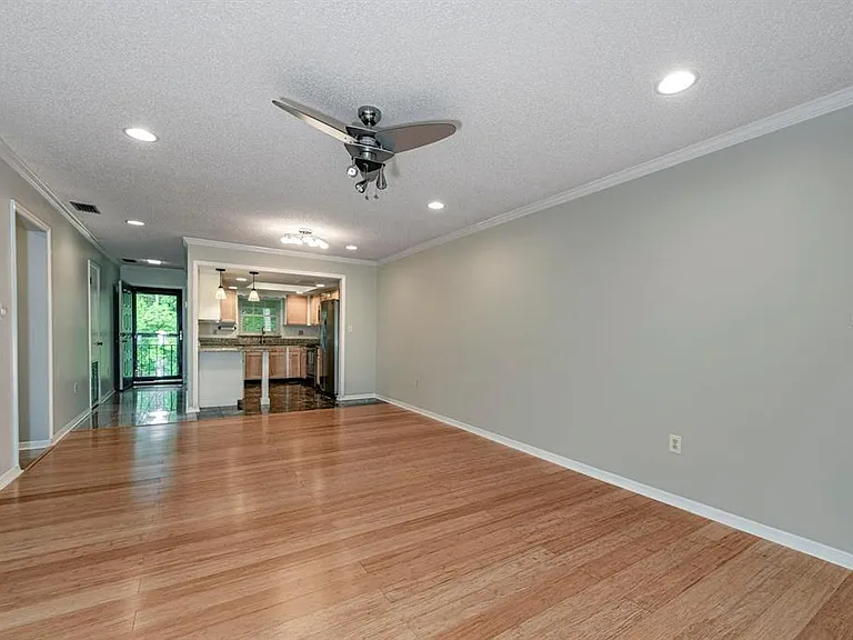 110 N Tremain St #202 — Photo 8