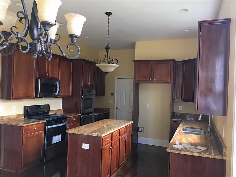 5575 Toccoa Dr — Photo 6