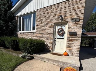 582 Chamberlain Rd, Burlington, ON L7L 2V5