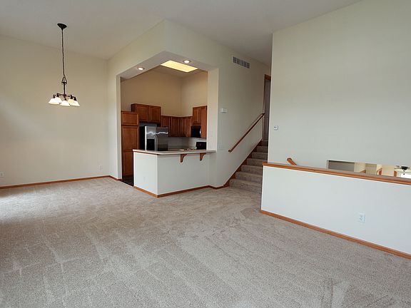 4th image of 2166 Woodcrest Dr