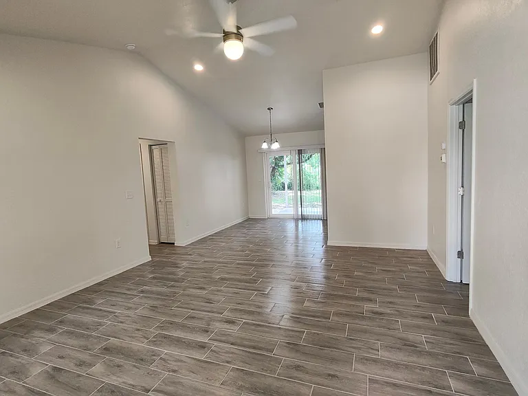 1129 Presque Isle Dr — Photo 4