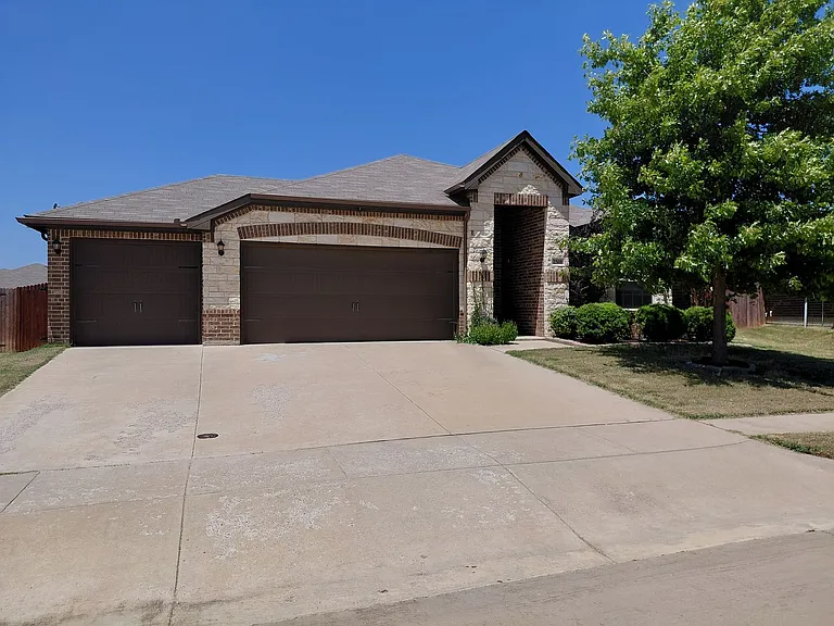 2560 Weatherford Heights Dr — Photo 2
