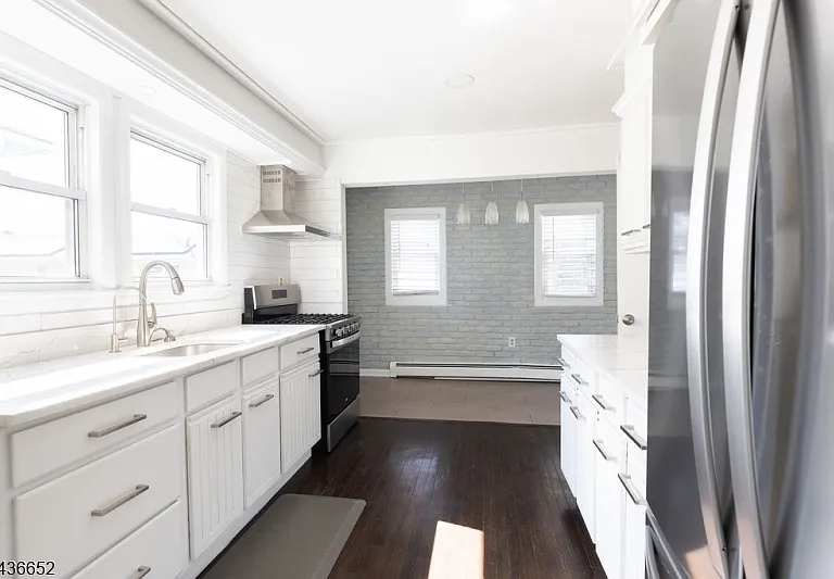 210 Globe Ave — Photo 4