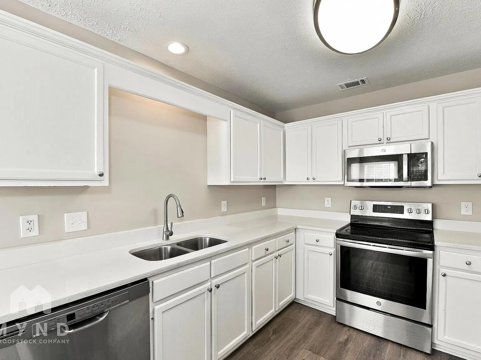 3 bed, 2.5 bath, 1770 sqft, $1,899 — Photo 2