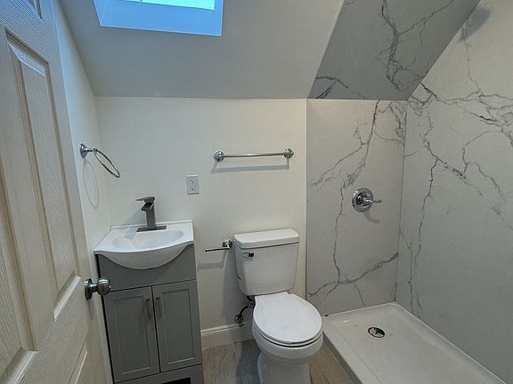 4th image of 428 26th St APT D