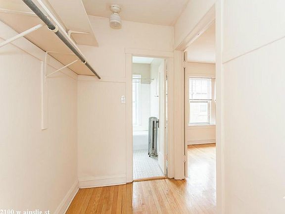 3rd image of 2100 W Ainslie St #1021
