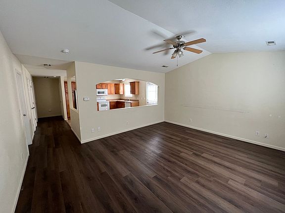 4th image of 24418 Tupelo Ln #B