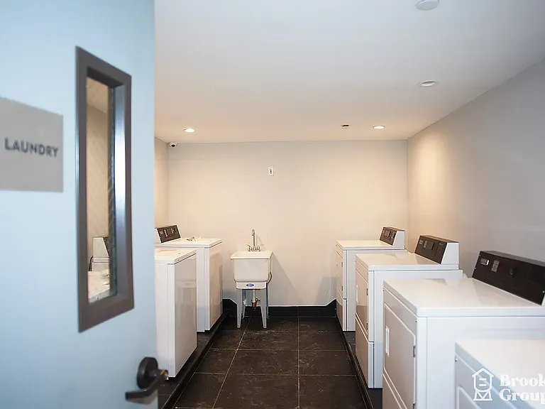 18 Stanhope St #2G — Photo 10